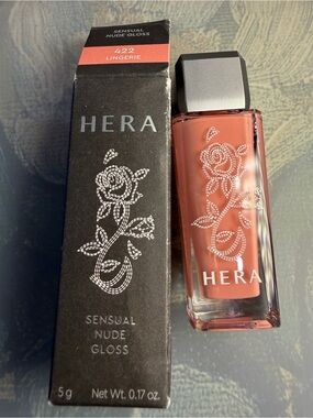 Hera Sensual Nude Gloss 422 Lingerie - Lightweight Pink Lip Gloss